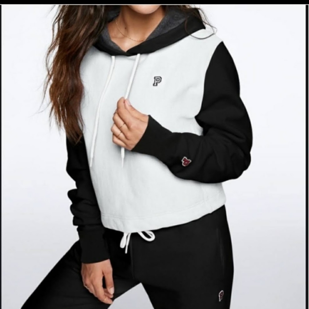 ISO BLACK & WHITE PULLOVER IN M OR L